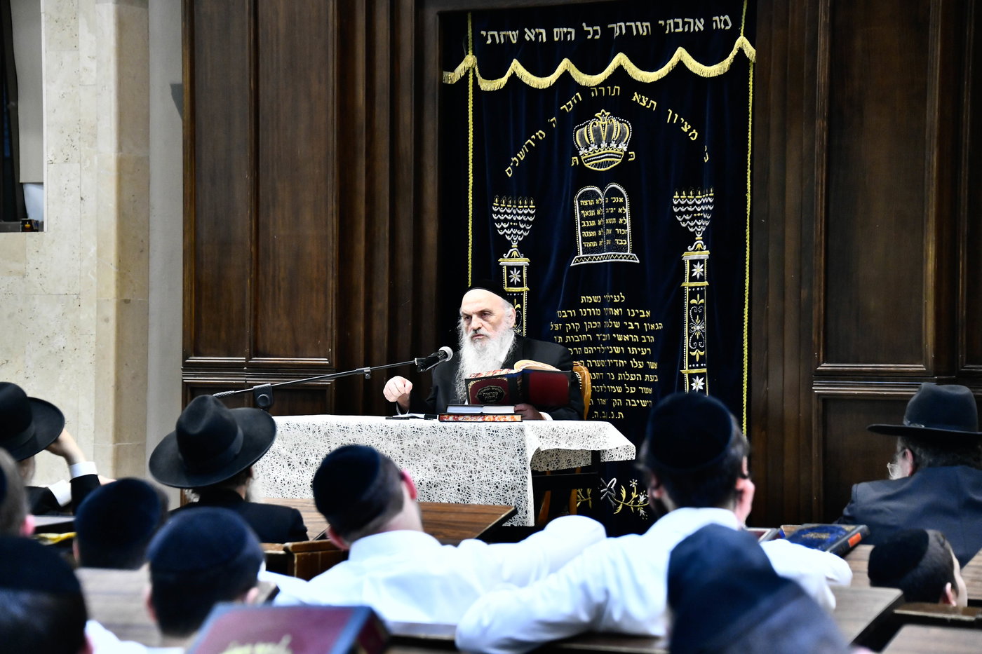 הגאון רבי חיים פיינשטיין בישיבת מאור התלמוד
