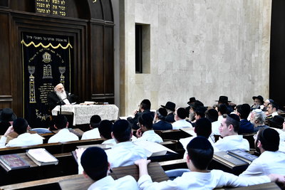 הגאון רבי חיים פיינשטיין בישיבת מאור התלמוד