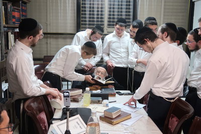 הגאון רבי מאיר גריינמן במסירת שיעור