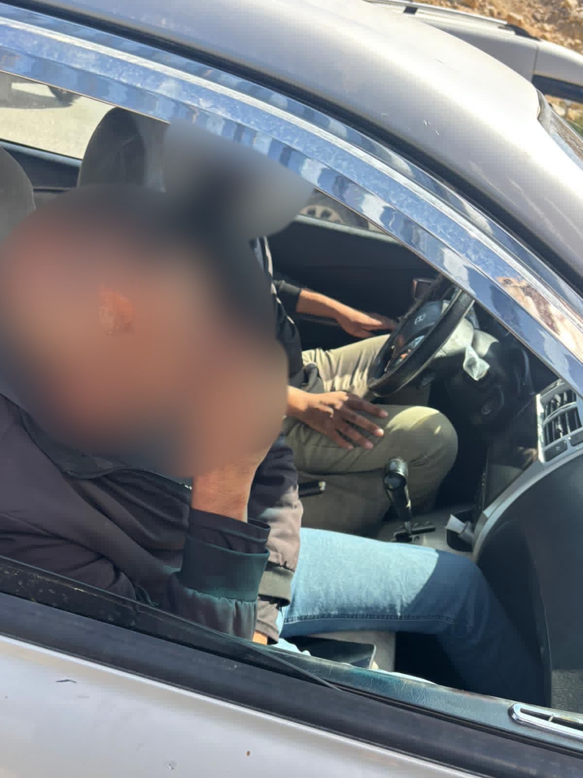 חינוך זוועה: התירוץ המביך של הצעיר שנתפס נוהג בלי רישיון ליד אביו