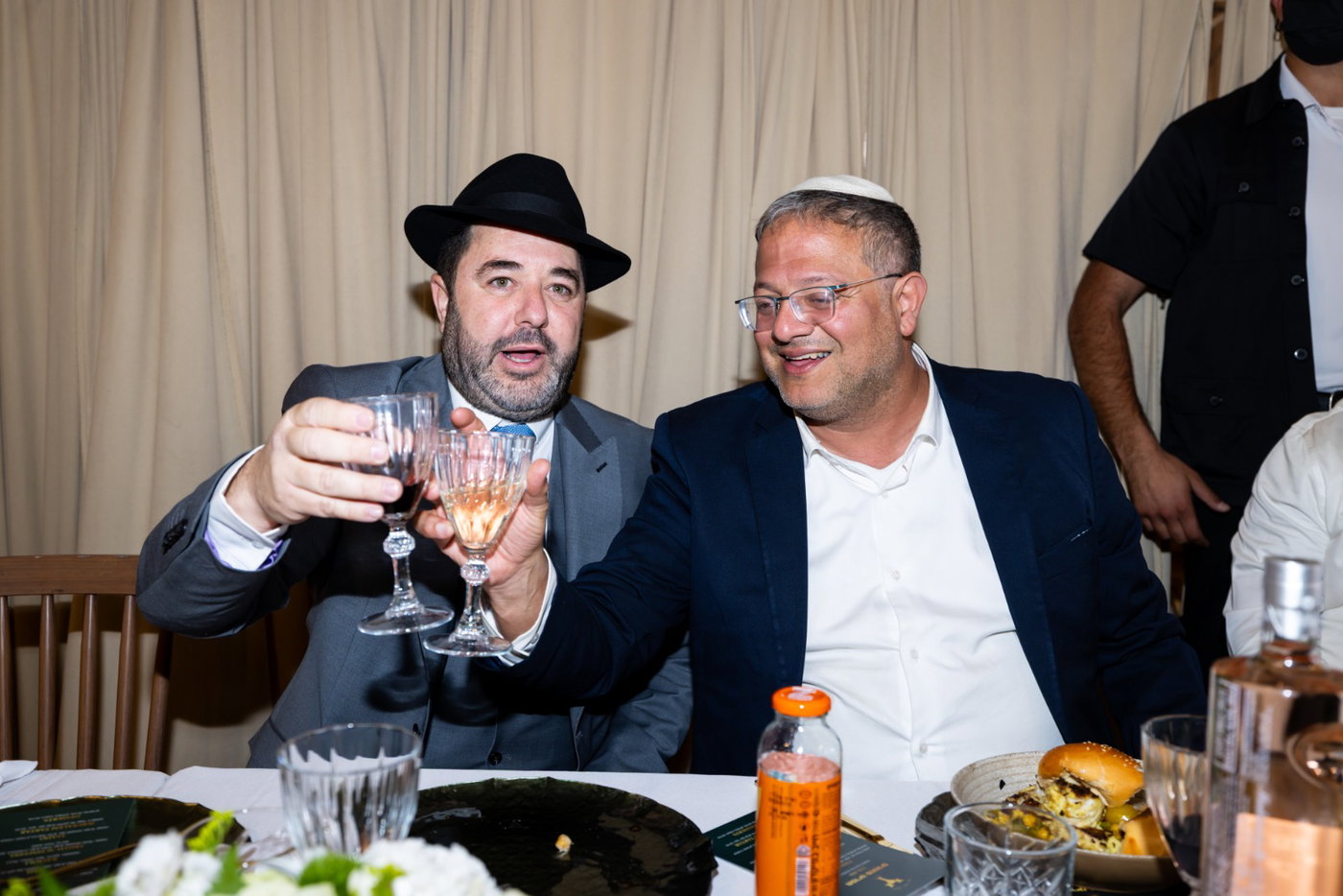 באירוע יוקרתי עם רבנים ופוליטיקאים: הבר מצווה לבנו של רמ"ט מנכ"ל רשות האוכלוסין