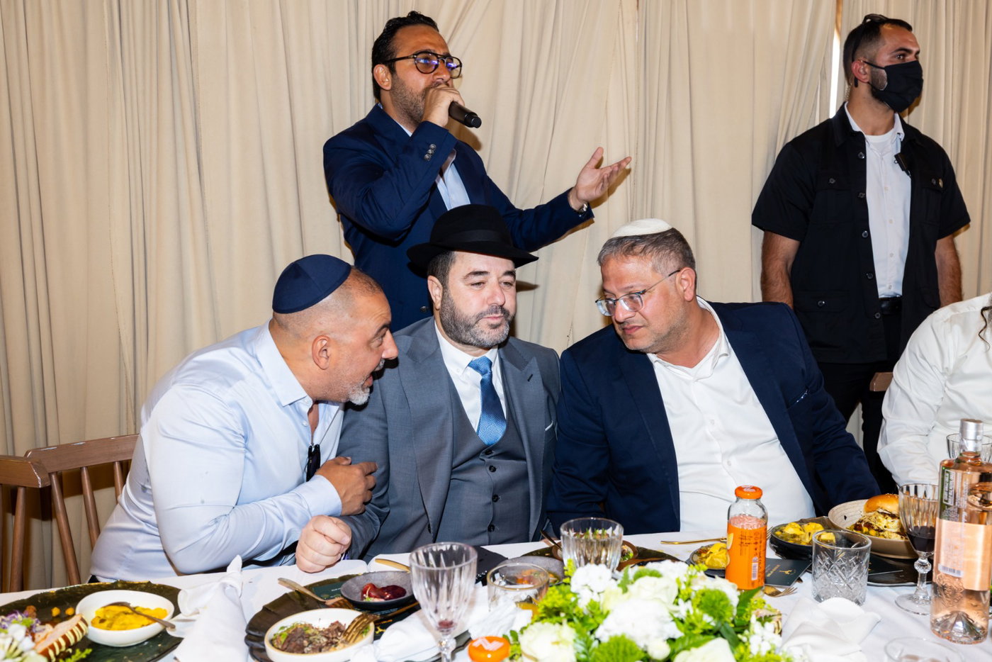 באירוע יוקרתי עם רבנים ופוליטיקאים: הבר מצווה לבנו של רמ"ט מנכ"ל רשות האוכלוסין