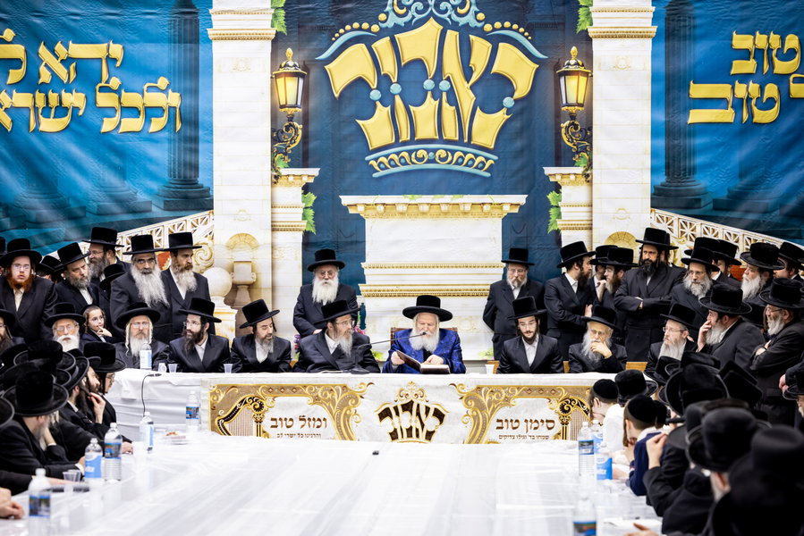 שמחת אירוסי נכדת האדמו"ר מבאבוב