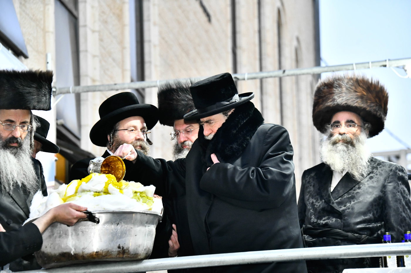 ל"ג בעומר בחצה"ק רחמסטריווקא