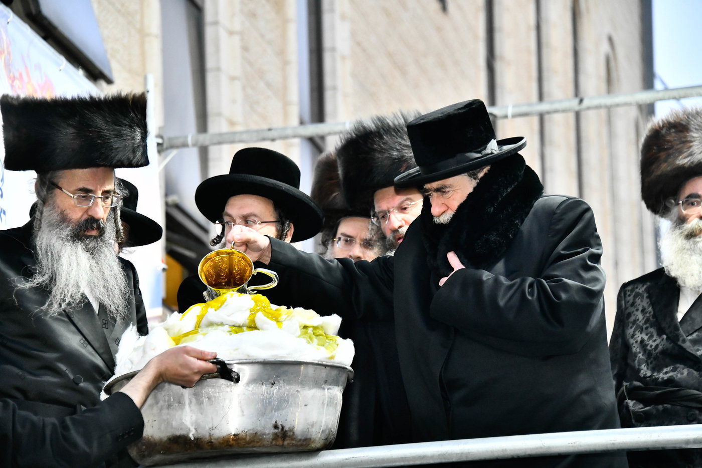 ל"ג בעומר בחצה"ק רחמסטריווקא