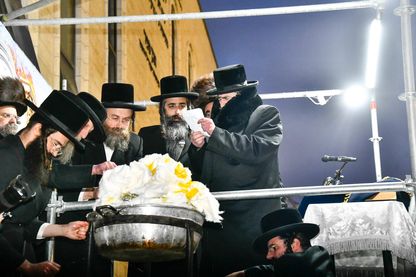 ל"ג בעומר בחצה"ק רחמסטריווקא