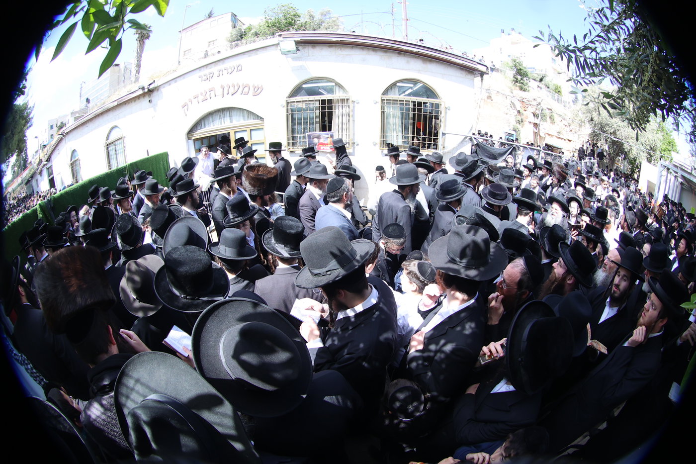 ל"ג בעומר בקבר שמעון הצדיק