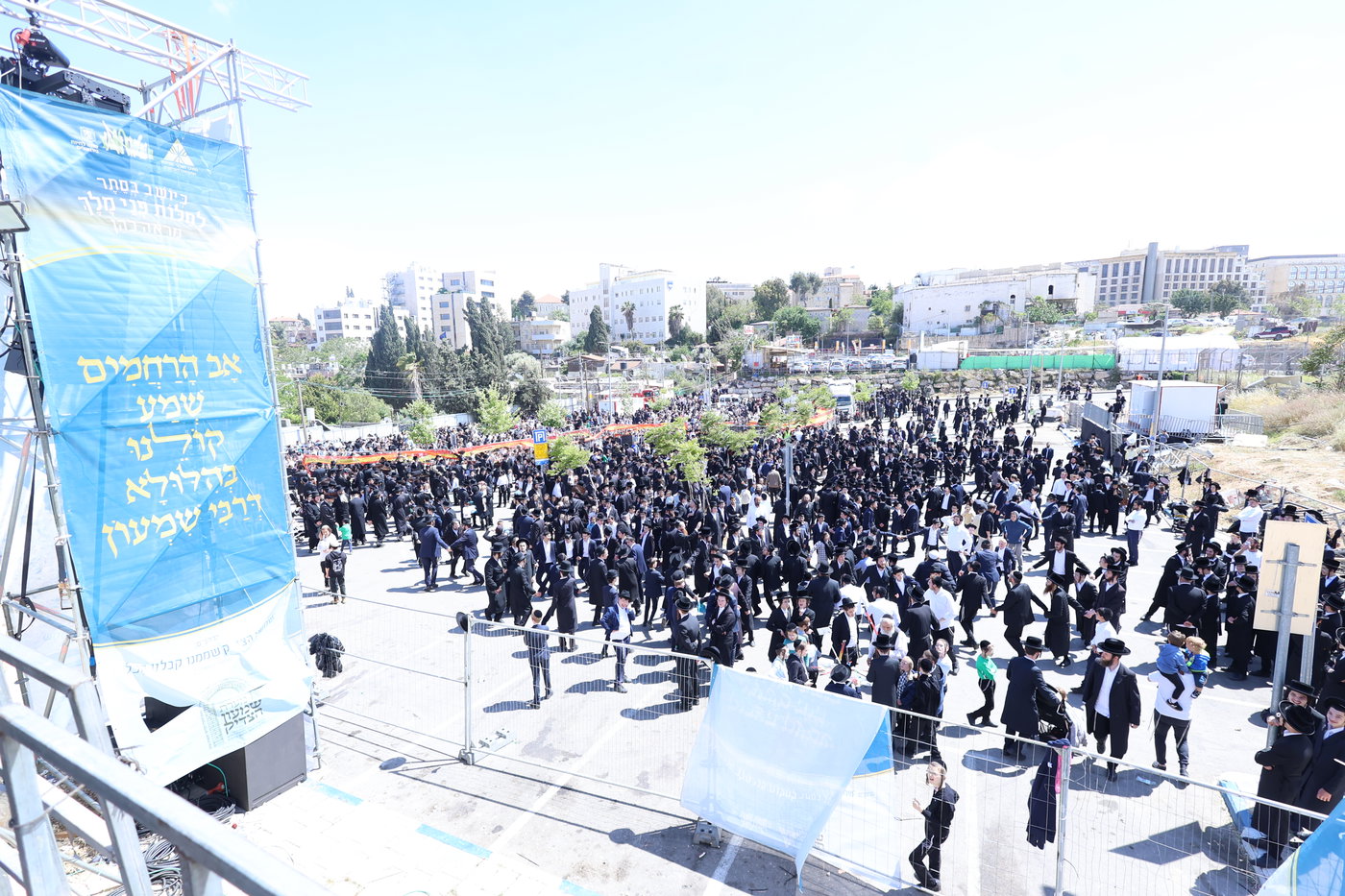 ל"ג בעומר בקבר שמעון הצדיק