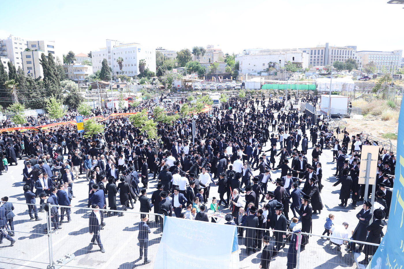 ל"ג בעומר בקבר שמעון הצדיק