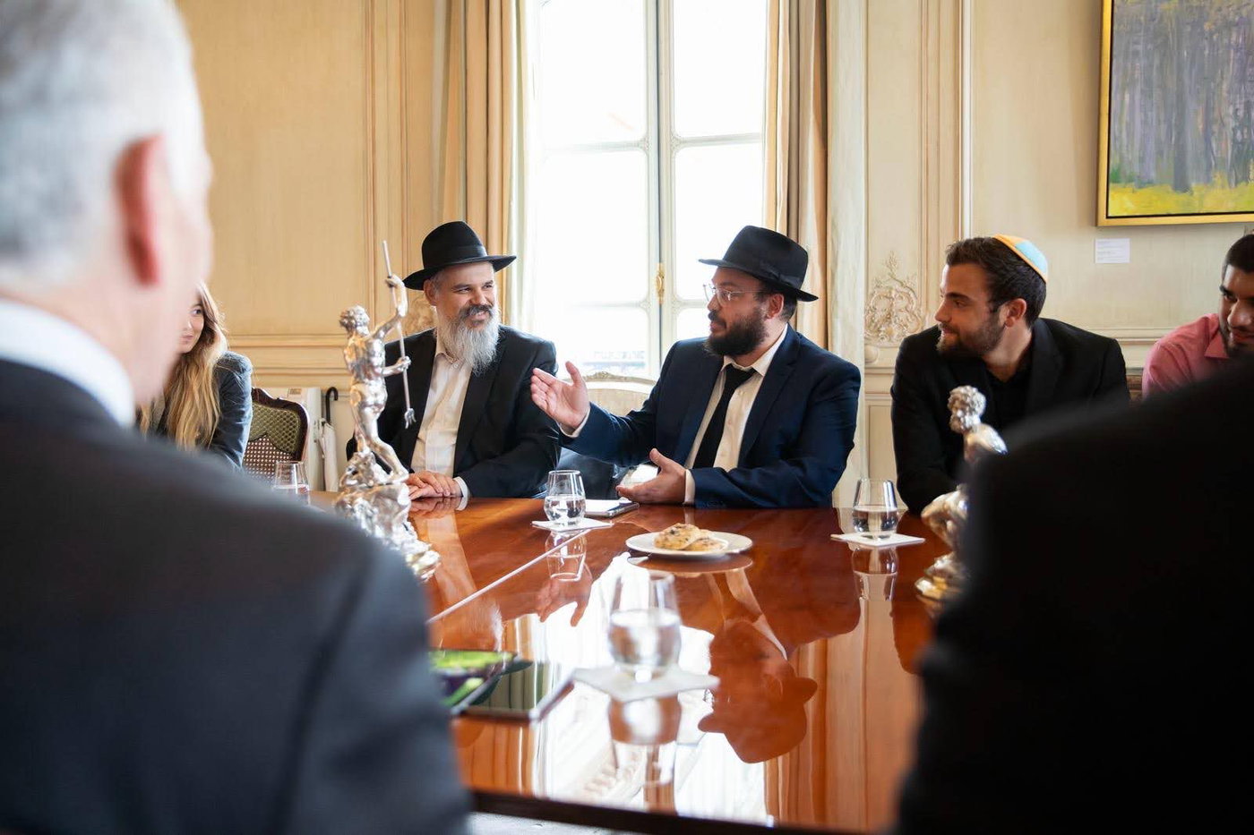 כואב: למה הנער היהודי סירב לקבל מכתב רשמי משגרירות ארצות הברית?