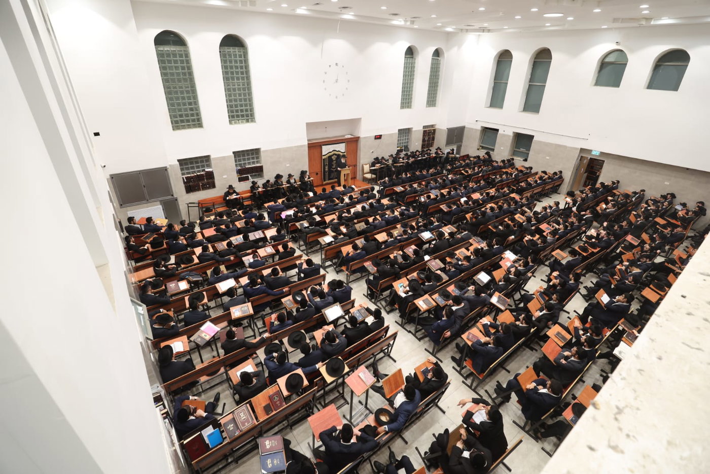 הגאון רבי שמואל בצלאל בישיבת אהל תורה