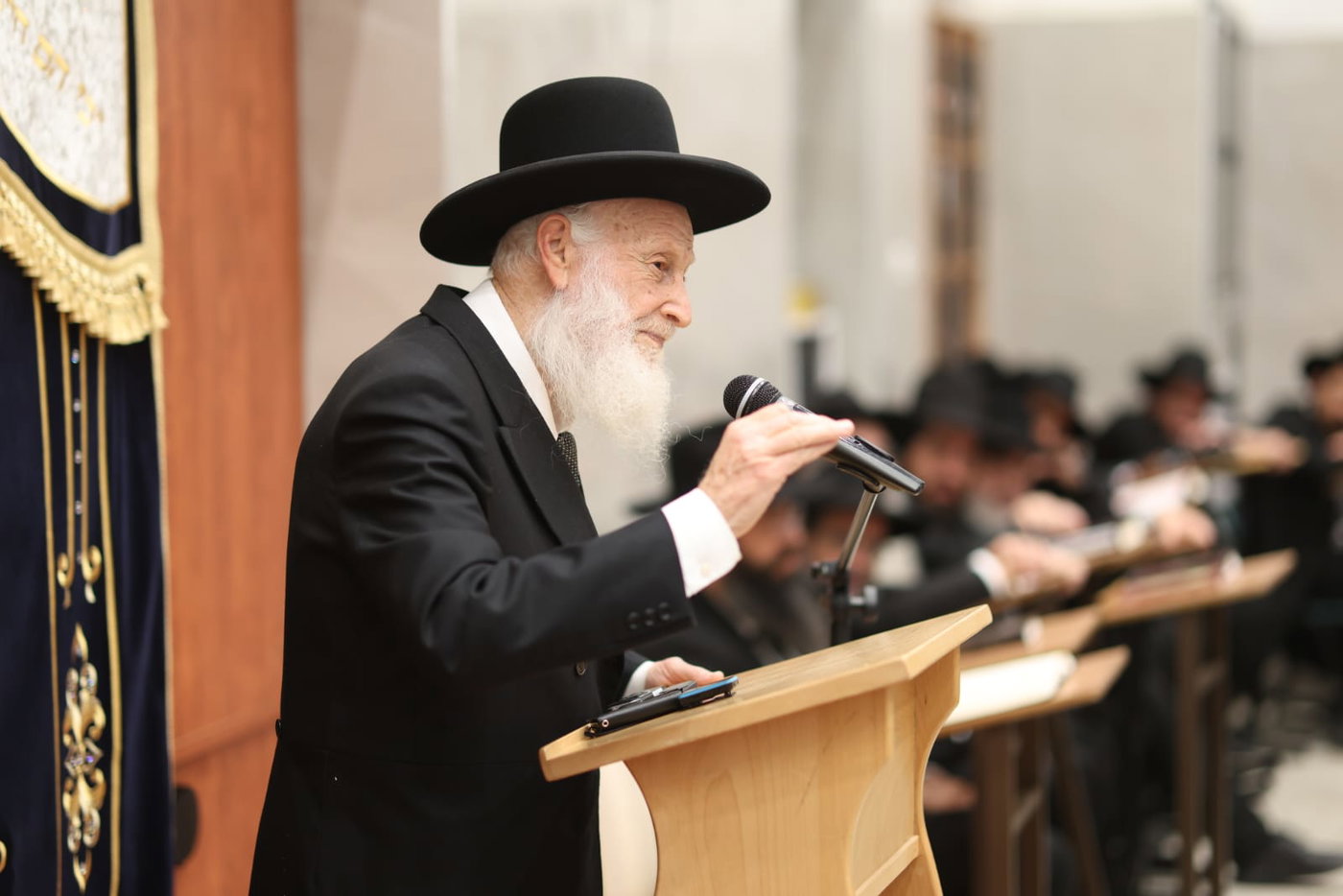 הגאון רבי שמואל בצלאל בישיבת אהל תורה