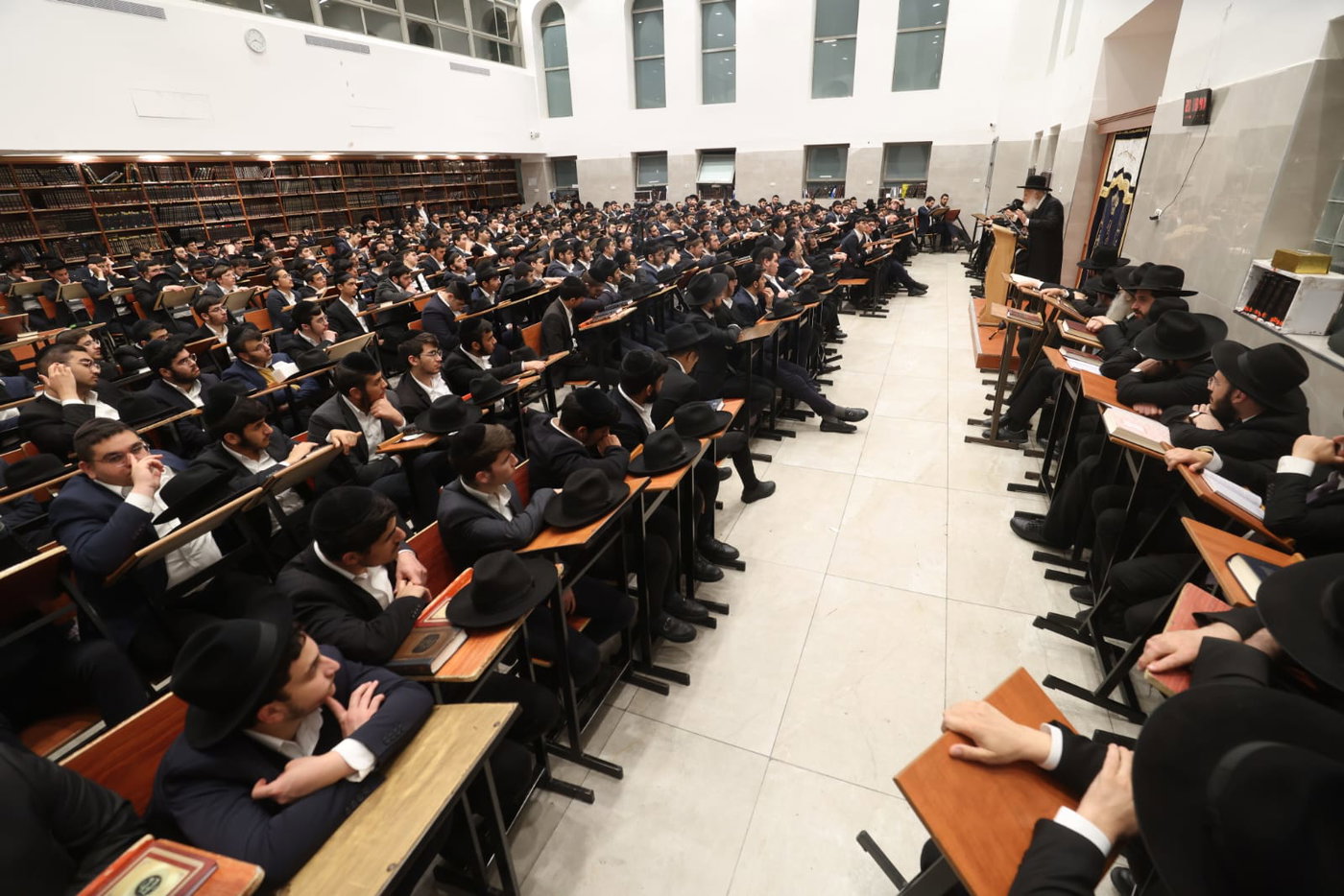הגאון רבי שמואל בצלאל בישיבת אהל תורה