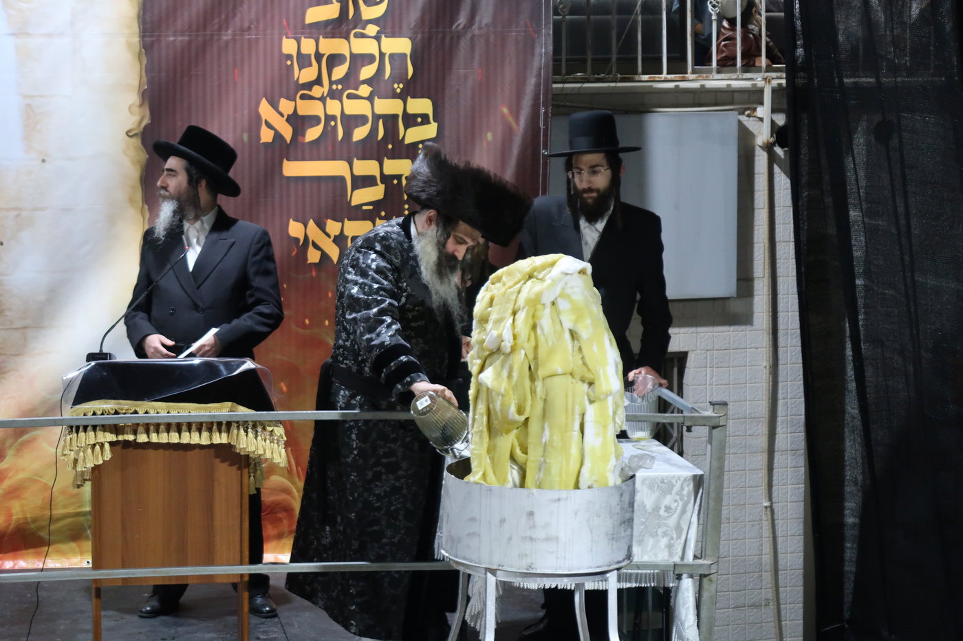 ל"ג בעומר בחצה"ק זוטשקא