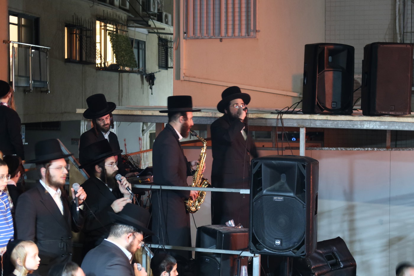 ל"ג בעומר בחצה"ק זוטשקא