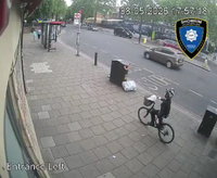 בשכונה היהודית בלונדון: ילד חרדי שרכב על אופניו הוטח באכזריות על ידי קבוצת אנטישמיות