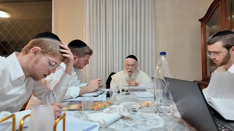 הגר"י זילברשטיין בשיעורו השבוע