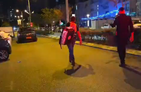גל האלימות נמשך: צעיר נדקר ליד פיצרייה בעקבות קטטה שהסתבכה | צפו