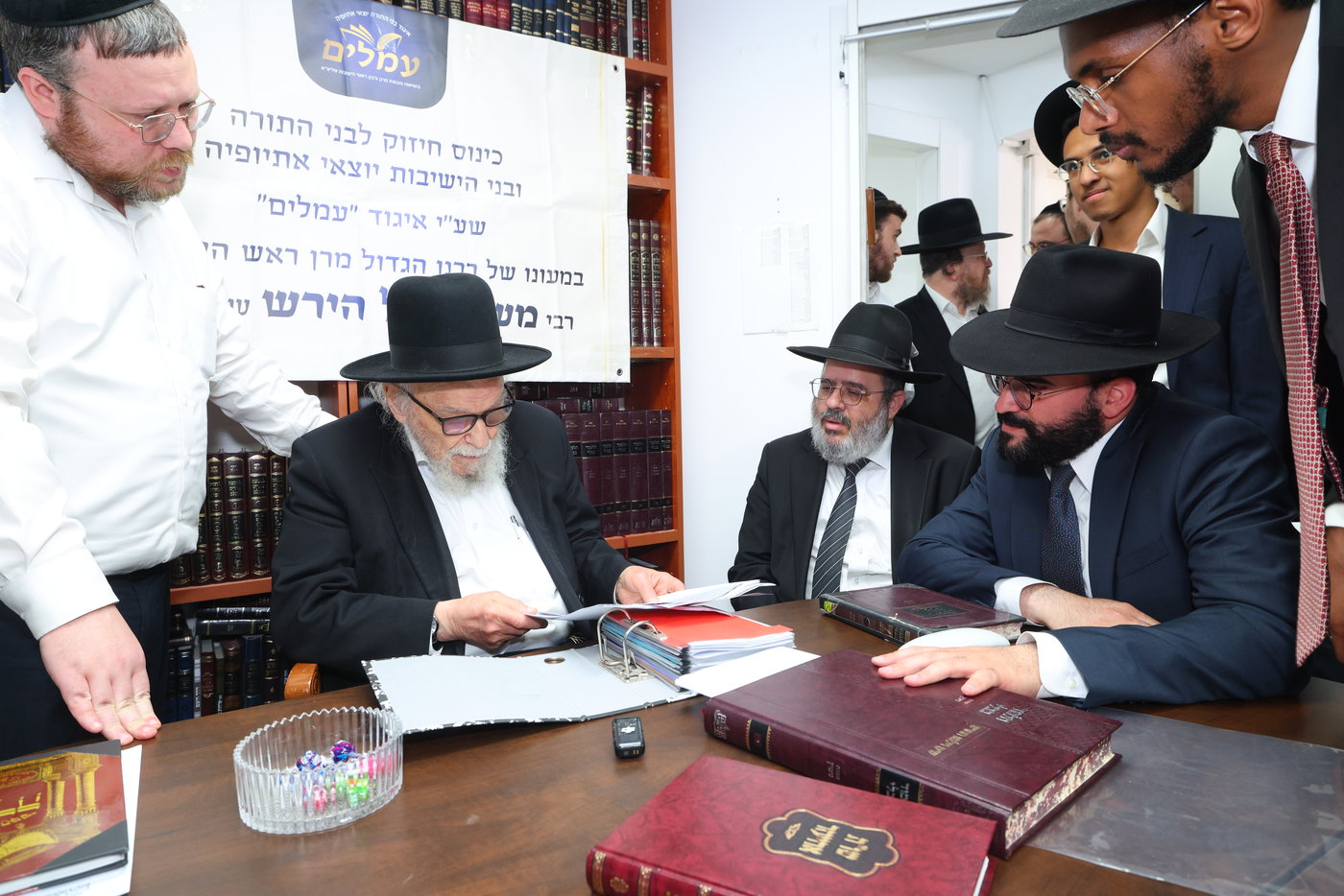 בחורי עמלים בבתי גדולי ישראל