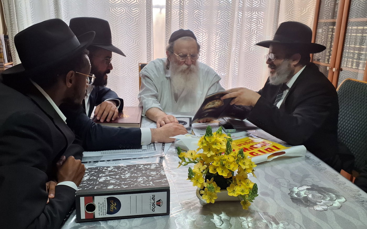 בחורי עמלים בבתי גדולי ישראל