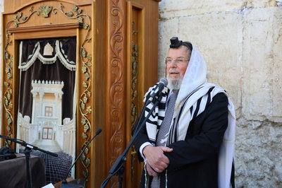 הרה"ר הגר"ק בר בכותל המערבי