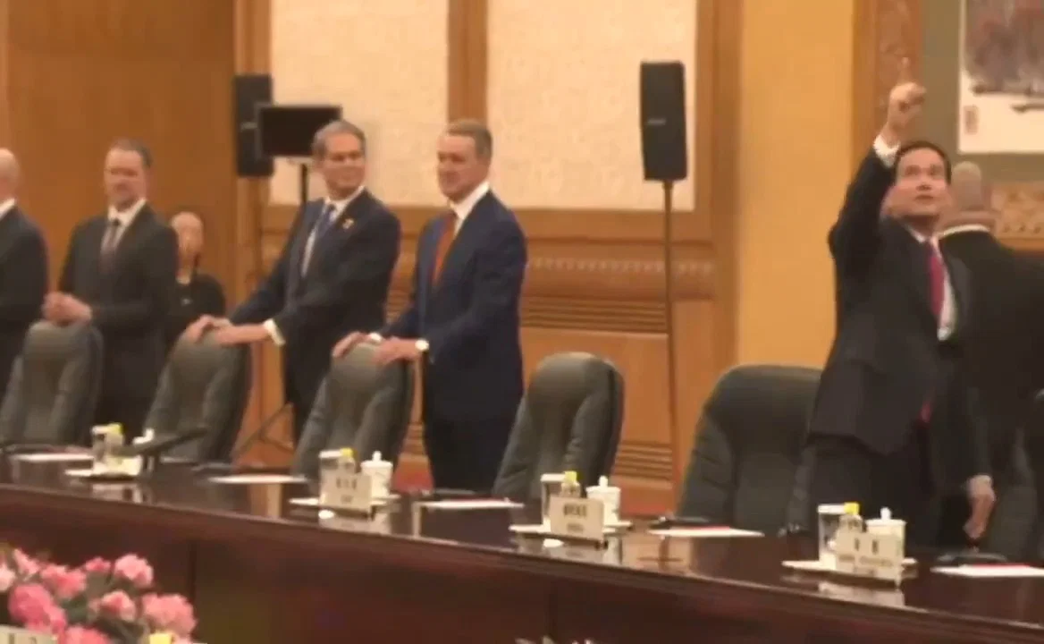 רוביו מתנהג מוזר בבייג'ינג