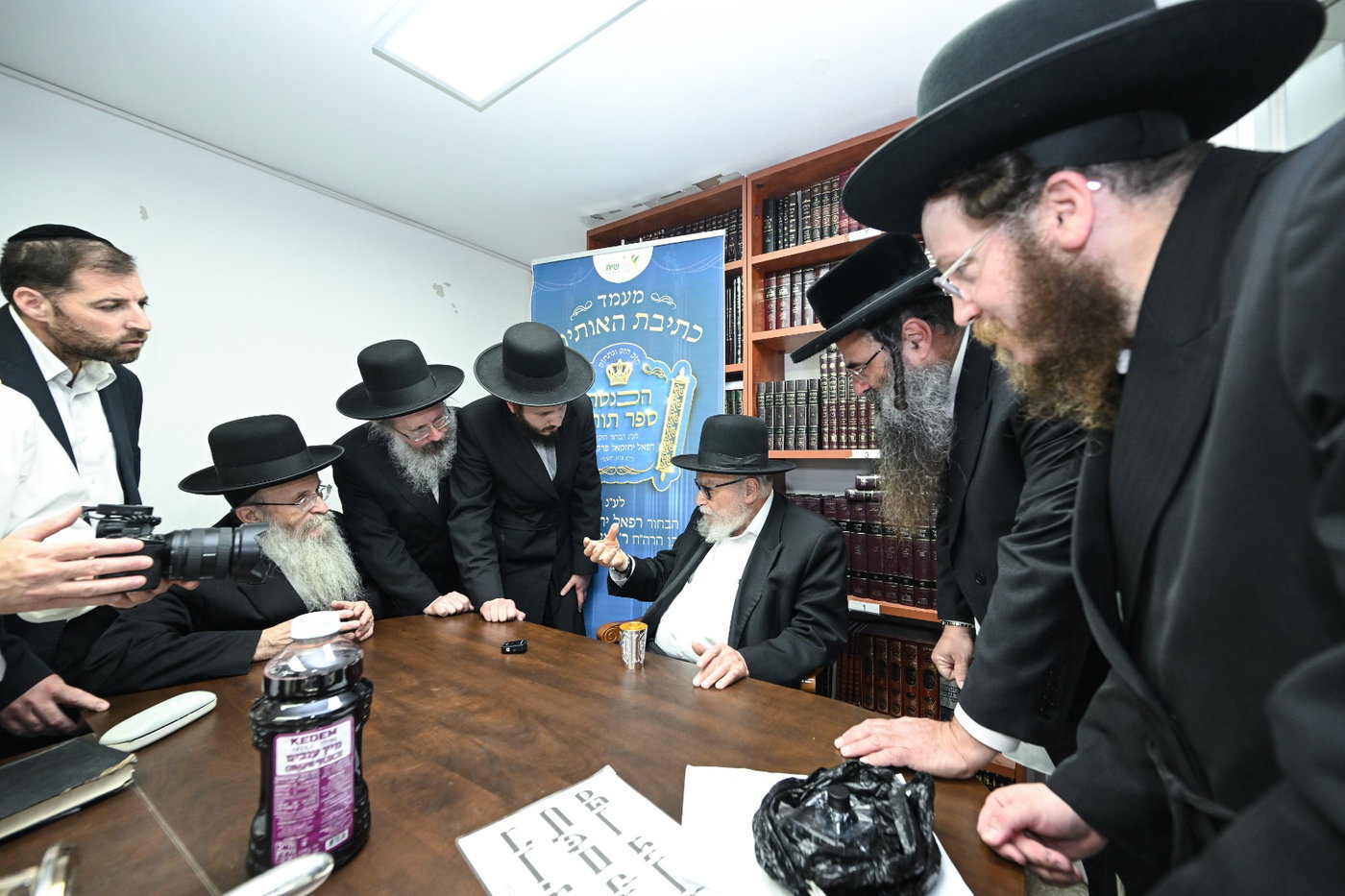 כתיבת אותיות בס"ת לע"נ הבחור חזקי פרקל ז"ל