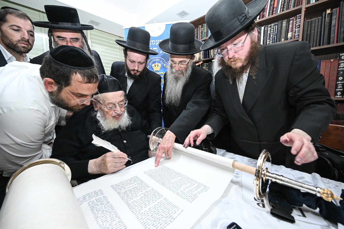 כתיבת אותיות בס"ת לע"נ הבחור חזקי פרקל ז"ל