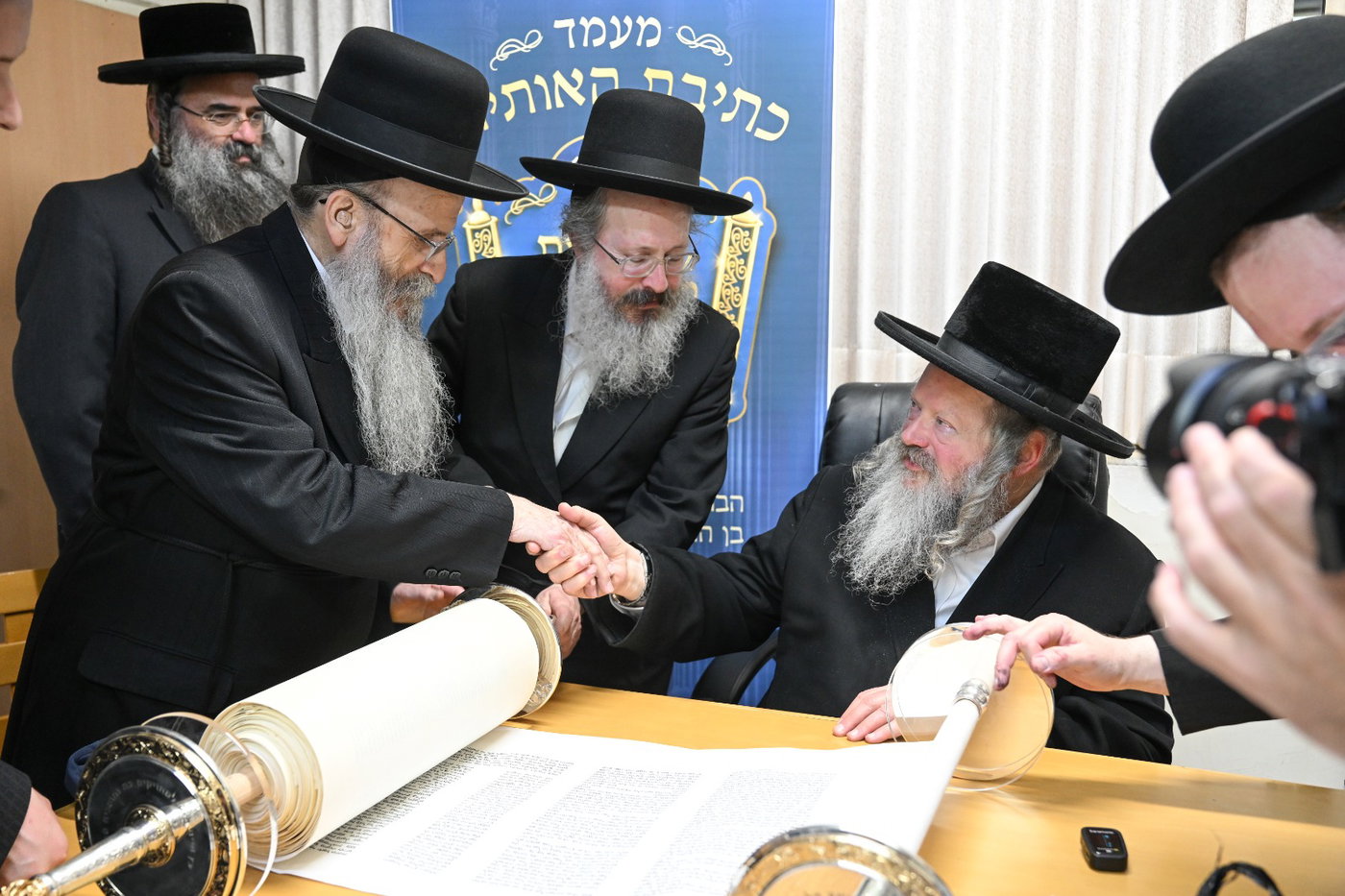 הגרמ"ש קליין בכתיבת אותיות בס"ת
