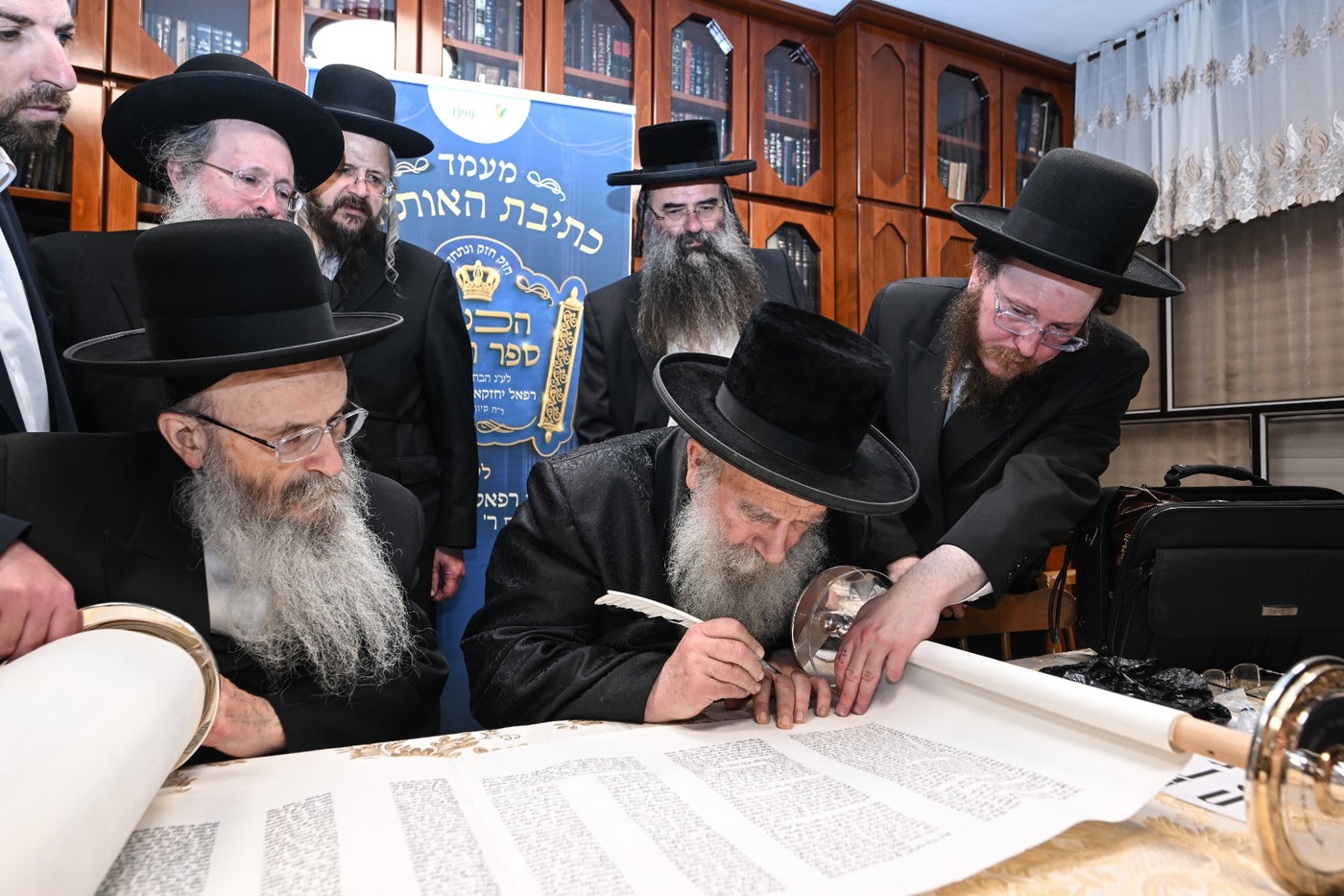 כתיבת אותיות בס"ת לע"נ הבחור חזקי פרקל ז"ל