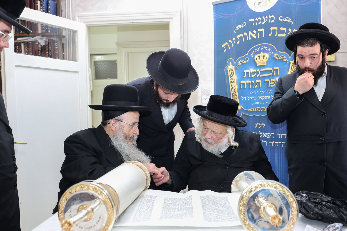 הגה"צ רבי אברהם אביש ציינווירט בכתיבת אותיות