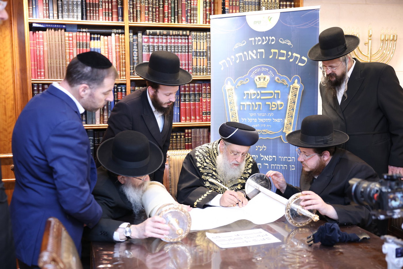 הראשל"צ הגאון רבי דוד יוסף בכתיבת אותיות