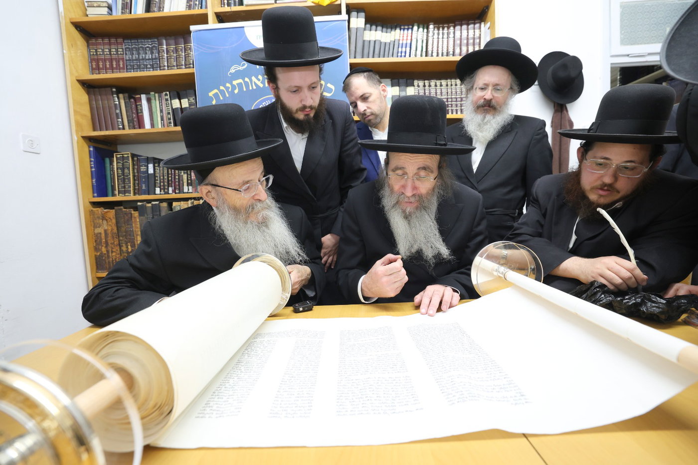כתיבת אותיות בס"ת לע"נ הבחור חזקי פרקל ז"ל
