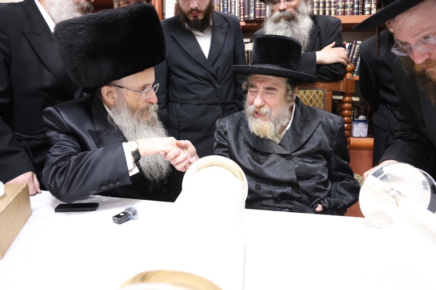 כתיבת אותיות בס"ת לע"נ הבחור חזקי פרקל ז"ל