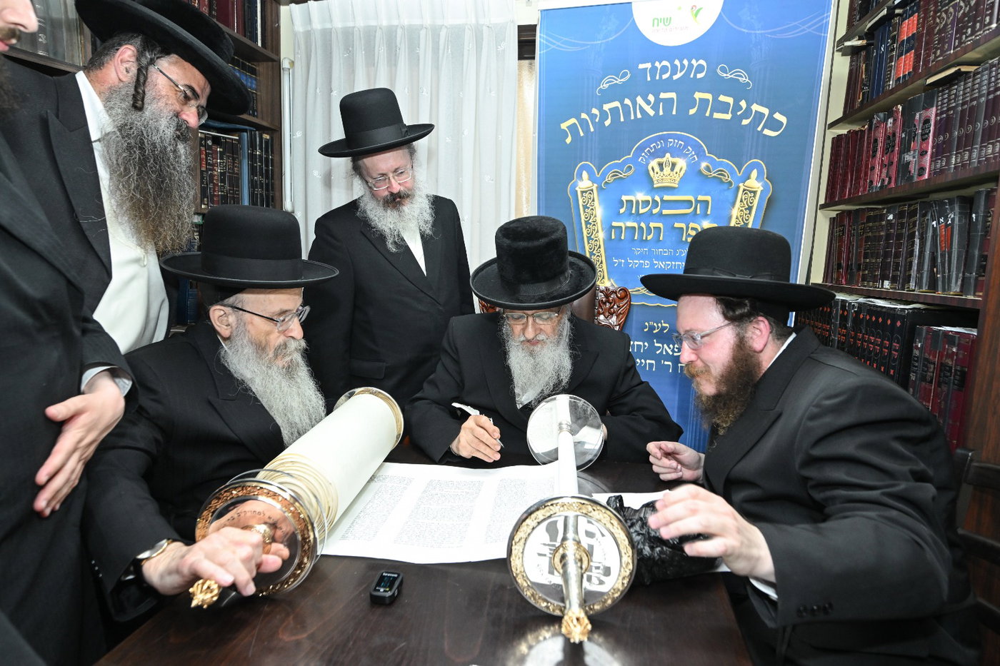 כתיבת אותיות בס"ת לע"נ הבחור חזקי פרקל ז"ל