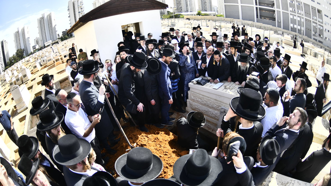 הלווית הרבנית ממעז'יבוז ע"ה