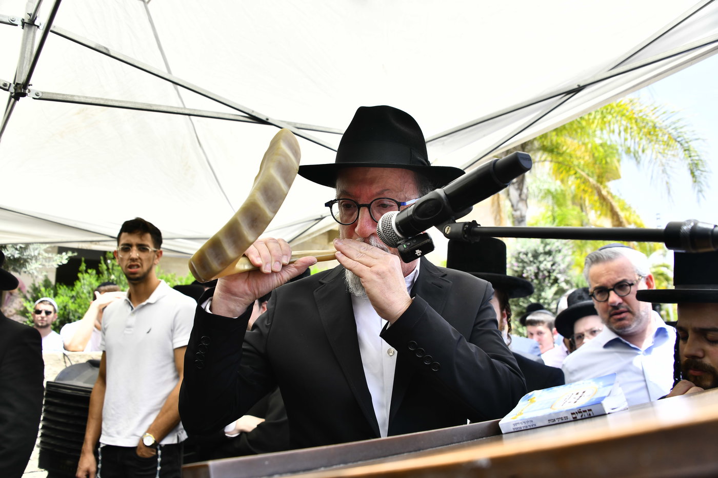 הלווית הרבנית ממעז'יבוז ע"ה