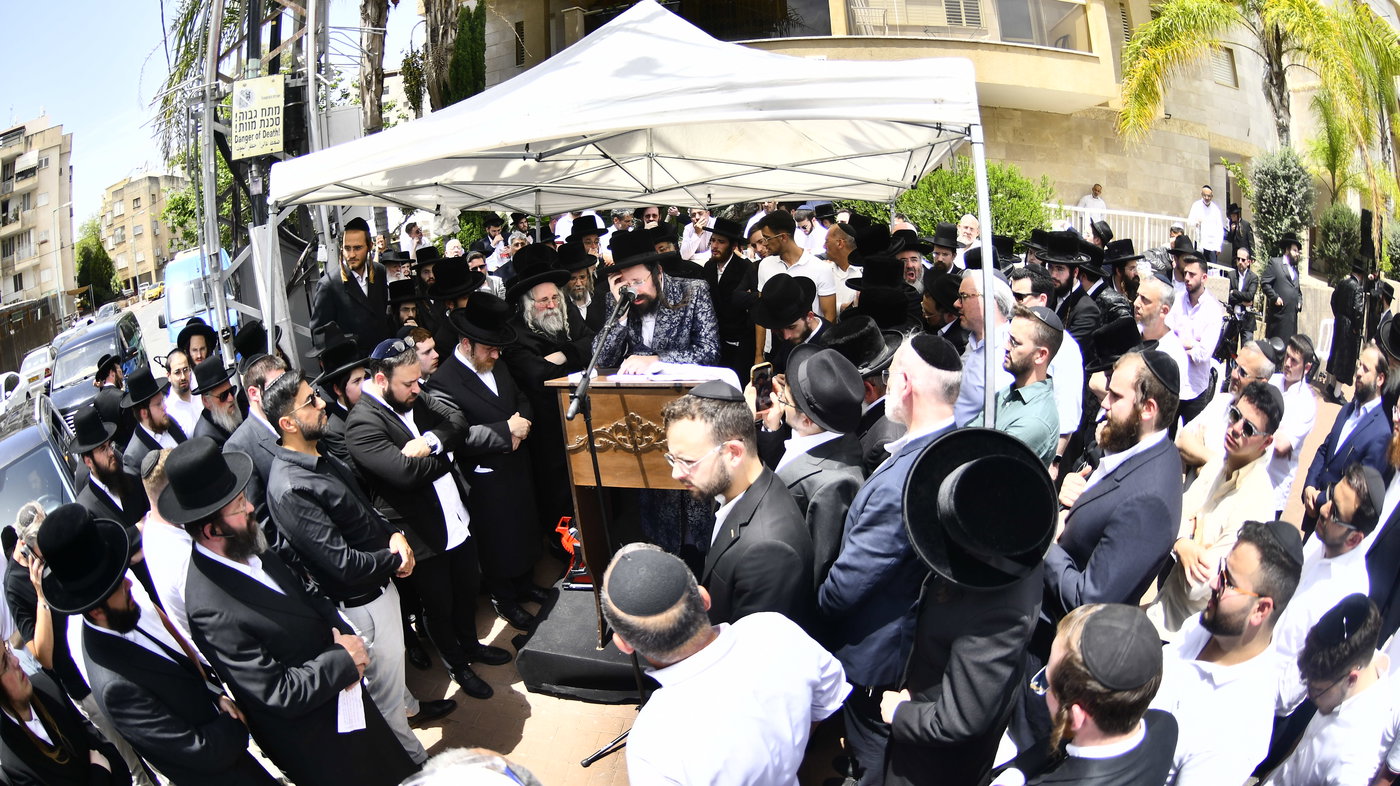הלווית הרבנית ממעז'יבוז ע"ה