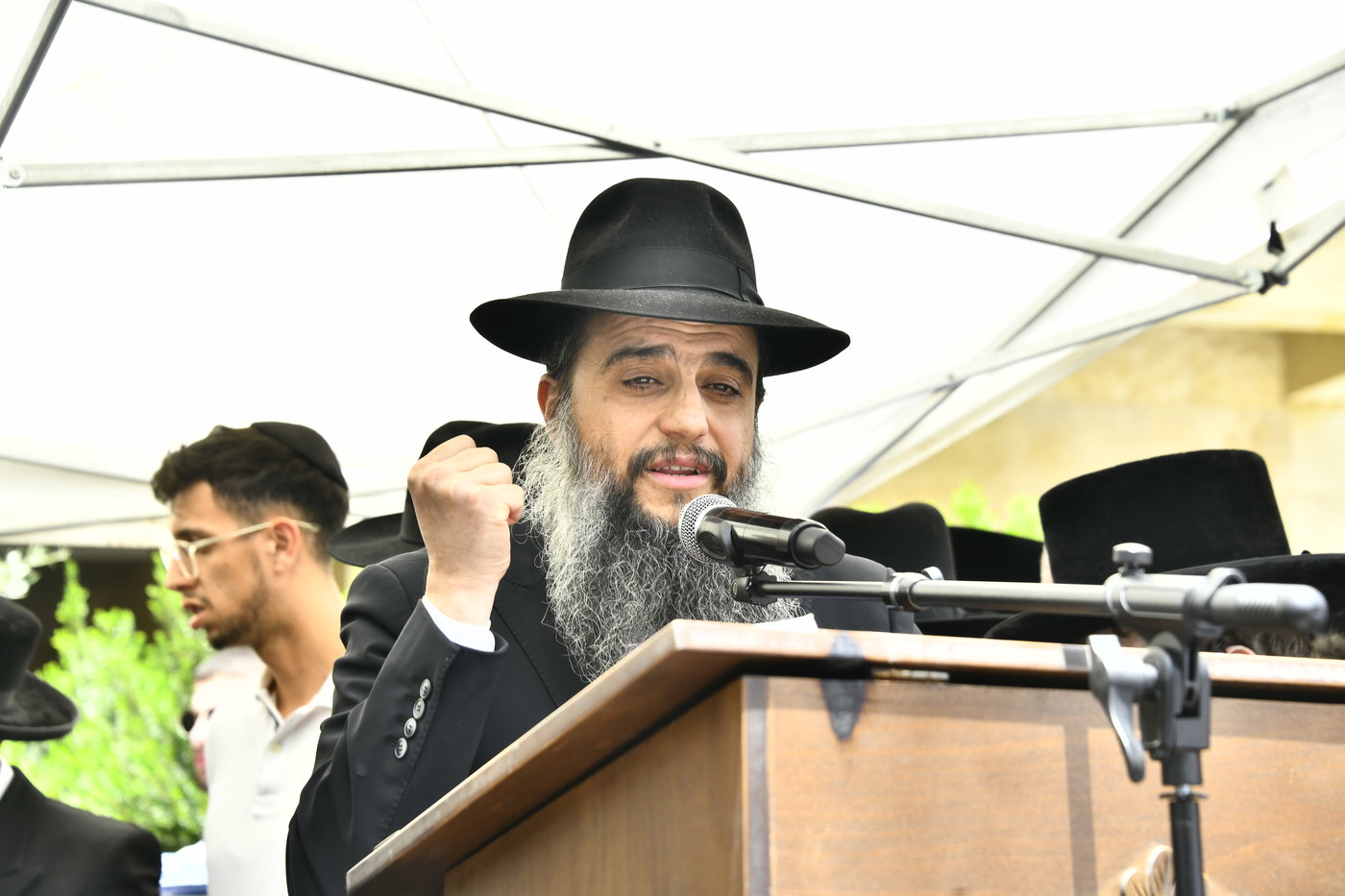 הלווית הרבנית ממעז'יבוז ע"ה