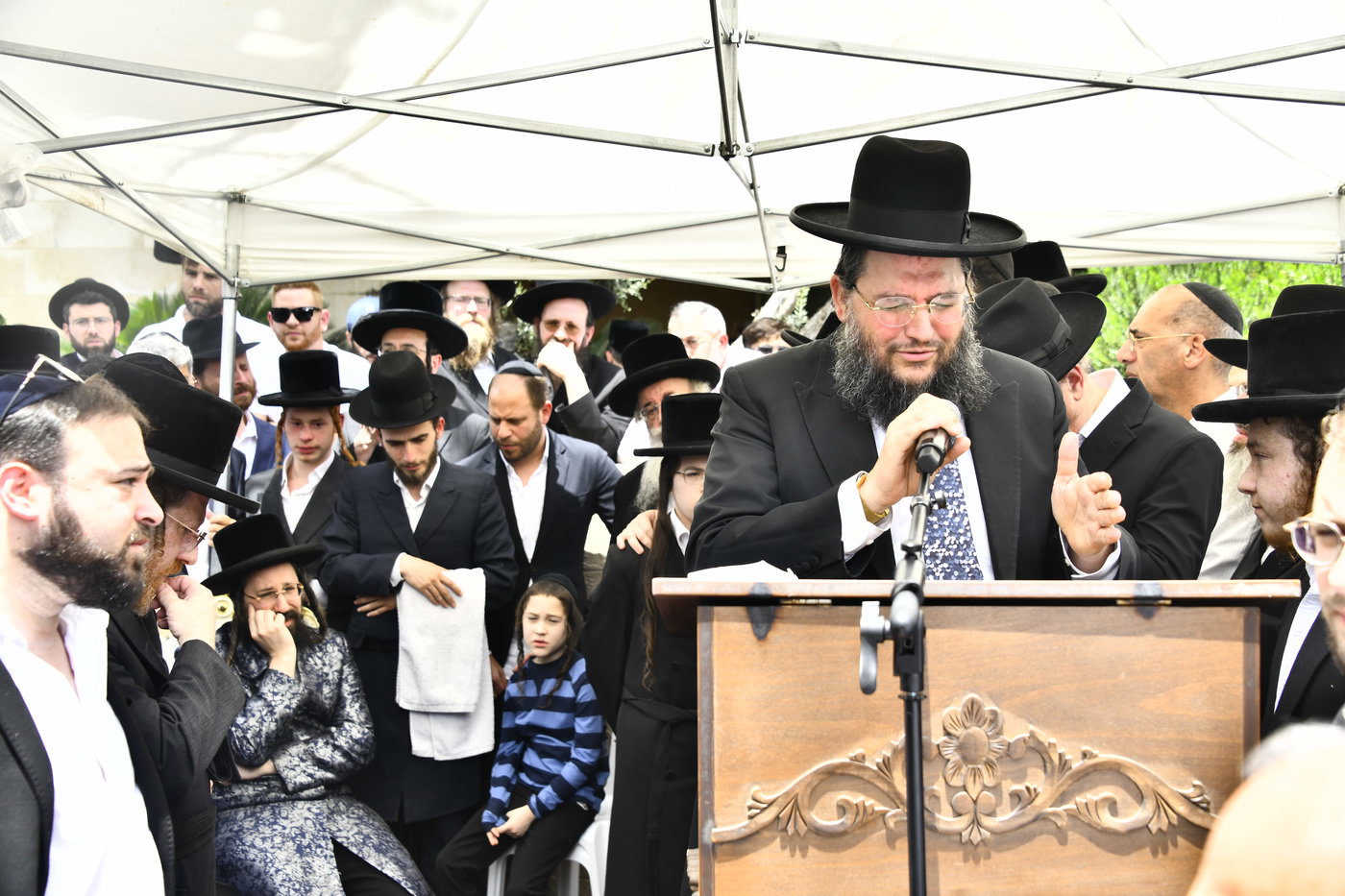הלווית הרבנית ממעז'יבוז ע"ה