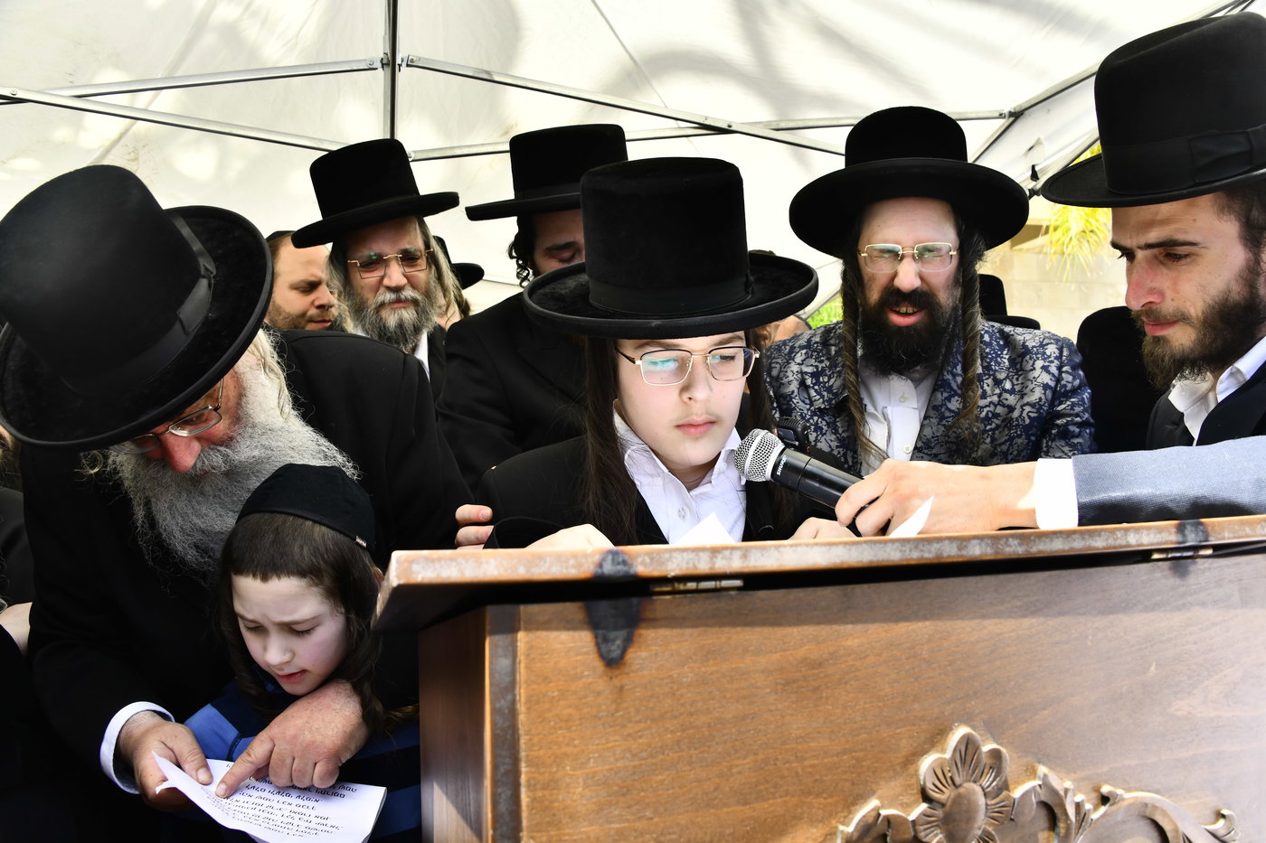 הלווית הרבנית ממעז'יבוז ע"ה