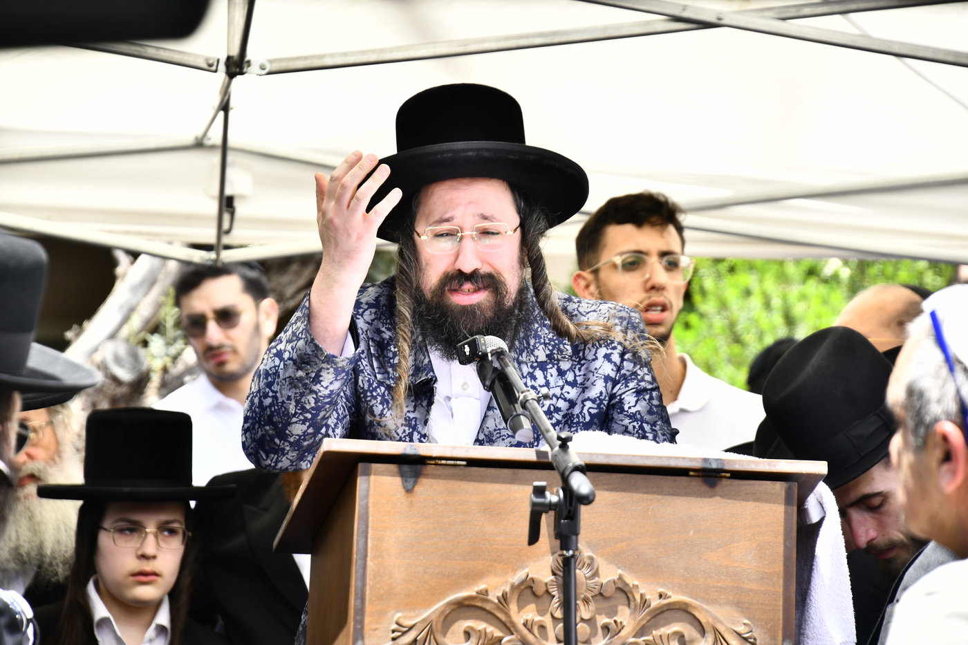 הלווית הרבנית ממעז'יבוז ע"ה