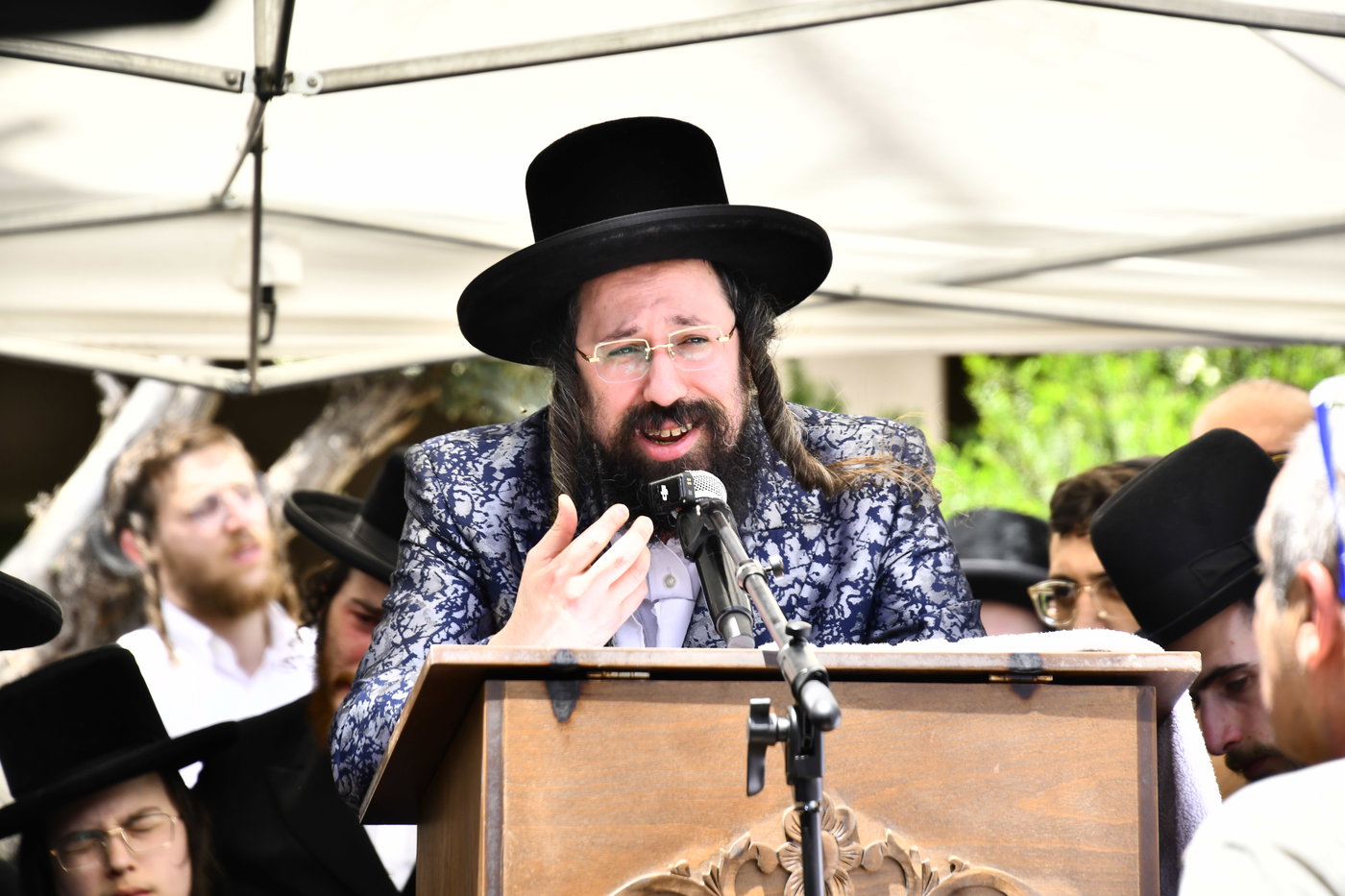 הלווית הרבנית ממעז'יבוז ע"ה