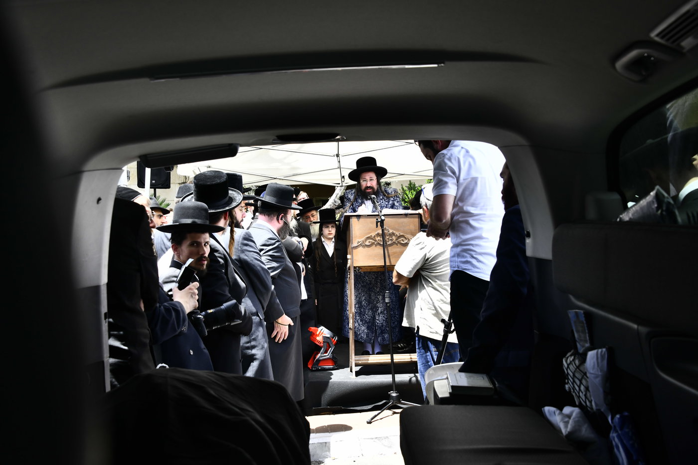הלווית הרבנית ממעז'יבוז ע"ה