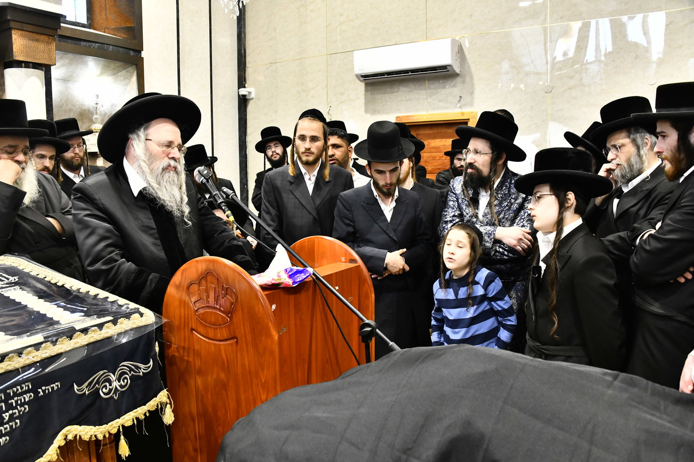 הלווית הרבנית ממעז'יבוז ע"ה