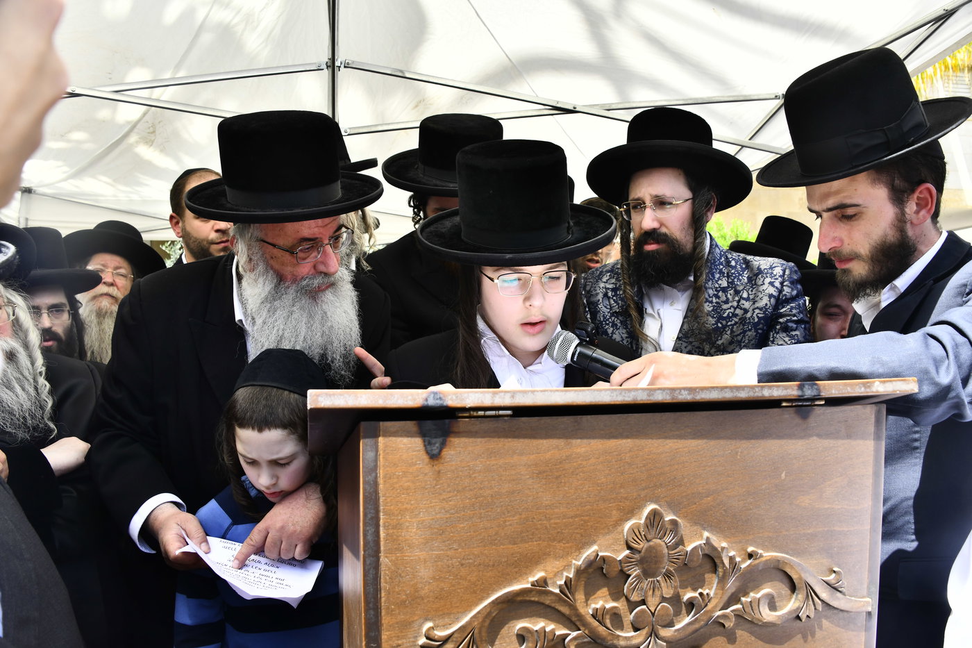 הלווית הרבנית ממעז'יבוז ע"ה