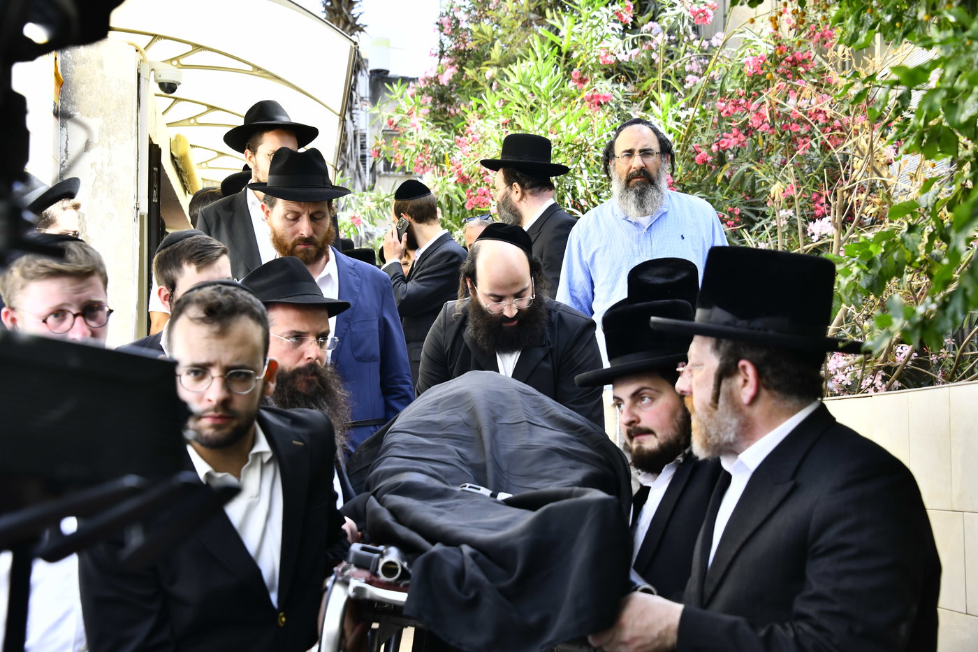 הלווית הרבנית ממעז'יבוז ע"ה
