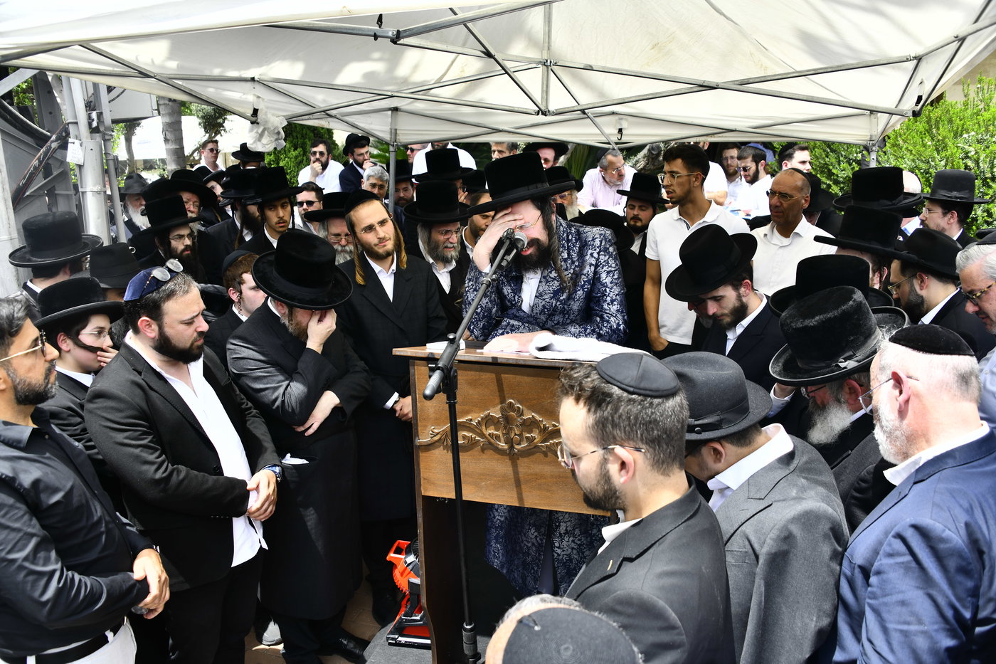 הלווית הרבנית ממעז'יבוז ע"ה