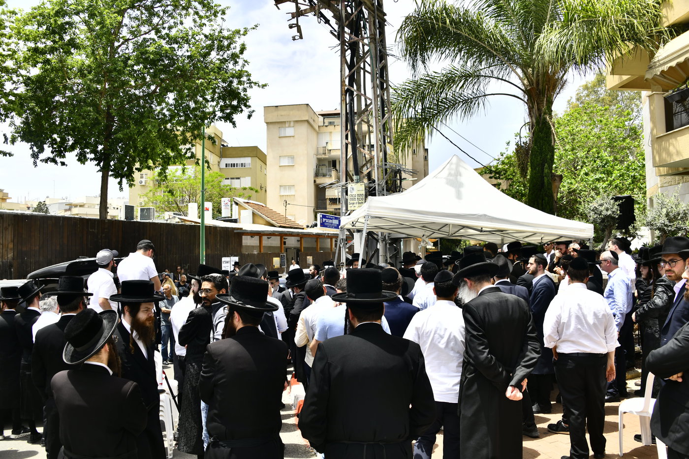 הלווית הרבנית ממעז'יבוז ע"ה