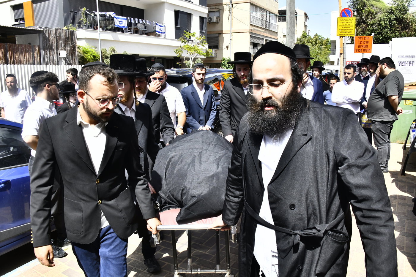 הלווית הרבנית ממעז'יבוז ע"ה